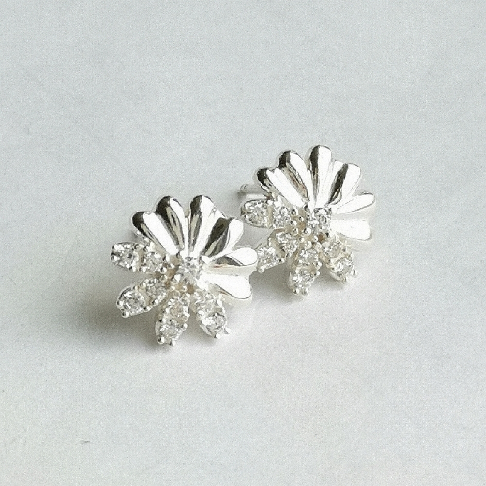 NEW, Daisy sterling silver cz stud earrings